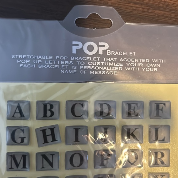 Pop bracelet customizable with letters, numbers and emojis - Picture 3 of 5
